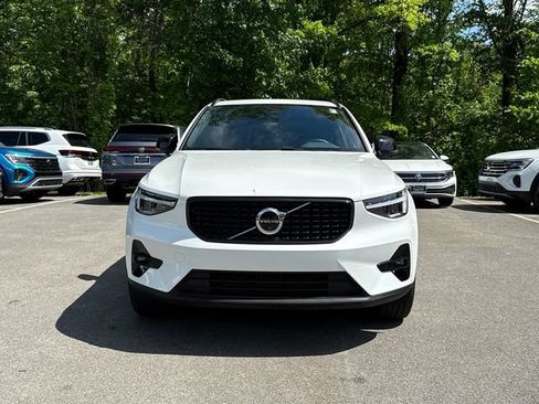 Used 2025 Volvo XC40 B5 Plus AWD/4WD image 16