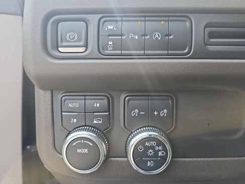 Used 2023 GMC Yukon XL SLT image 28