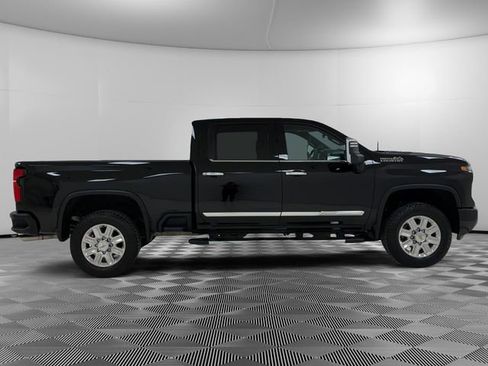 Used 2025 Chevrolet Silverado 2500 High Country image 2