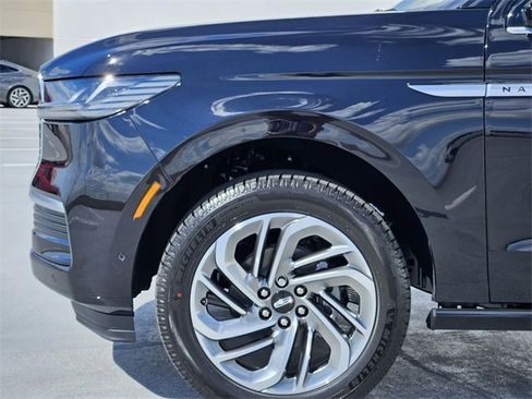New 2025 Lincoln Navigator L Reserve image 9