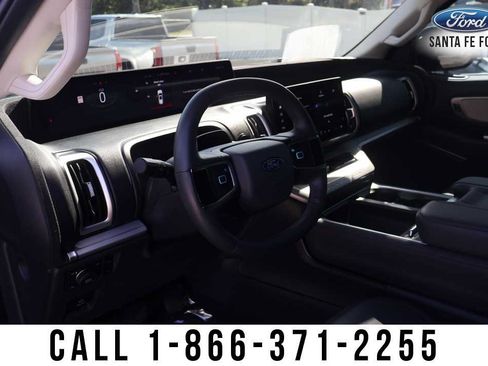 Used 2025 Ford Expedition Active AWD/4WD image 15