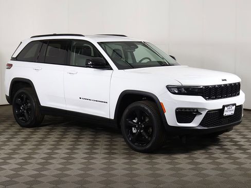 Used 2023 Jeep Grand Cherokee Limited w/ Black Appearance Package image 2