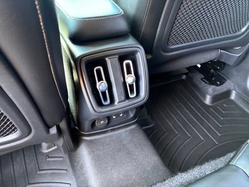 Used 2023 Volvo XC40 B4 Core w/ Convenience Package FWD image 15