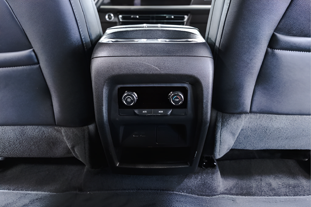 Used 2026 Chevrolet Traverse LT FWD image 30