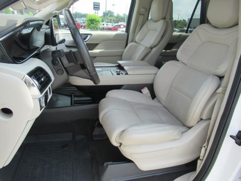 Used 2019 Lincoln Navigator Reserve AWD/4WD image 19
