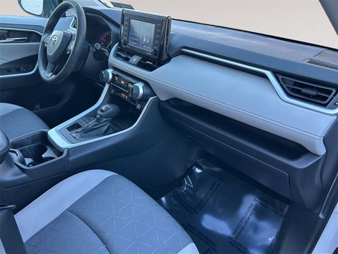 Used 2021 Toyota RAV4 XLE image 10