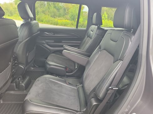 Used 2024 Jeep Grand Cherokee L Laredo RWD image 16