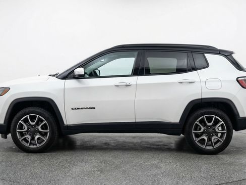 Used 2025 Jeep Compass Trailhawk image 5