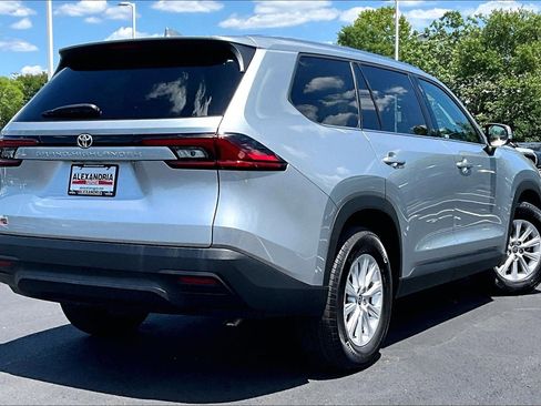 Used 2025 Toyota Grand Highlander AWD image 11