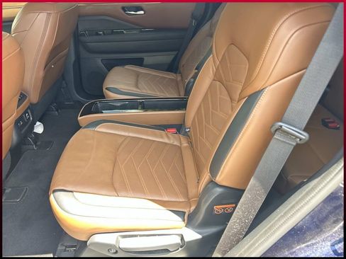 Used 2023 Nissan Pathfinder Platinum FWD image 22