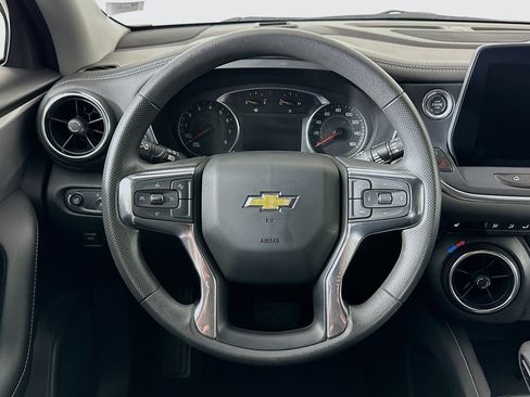 Used 2025 Chevrolet Blazer LT image 17