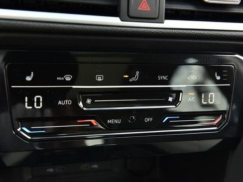 New 2026 Volkswagen Taos SE image 14