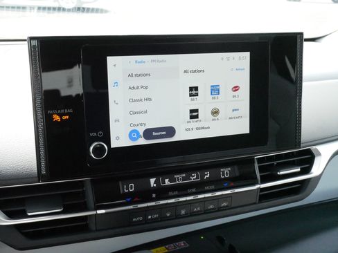 Certified 2026 Toyota Sienna LE FWD image 22