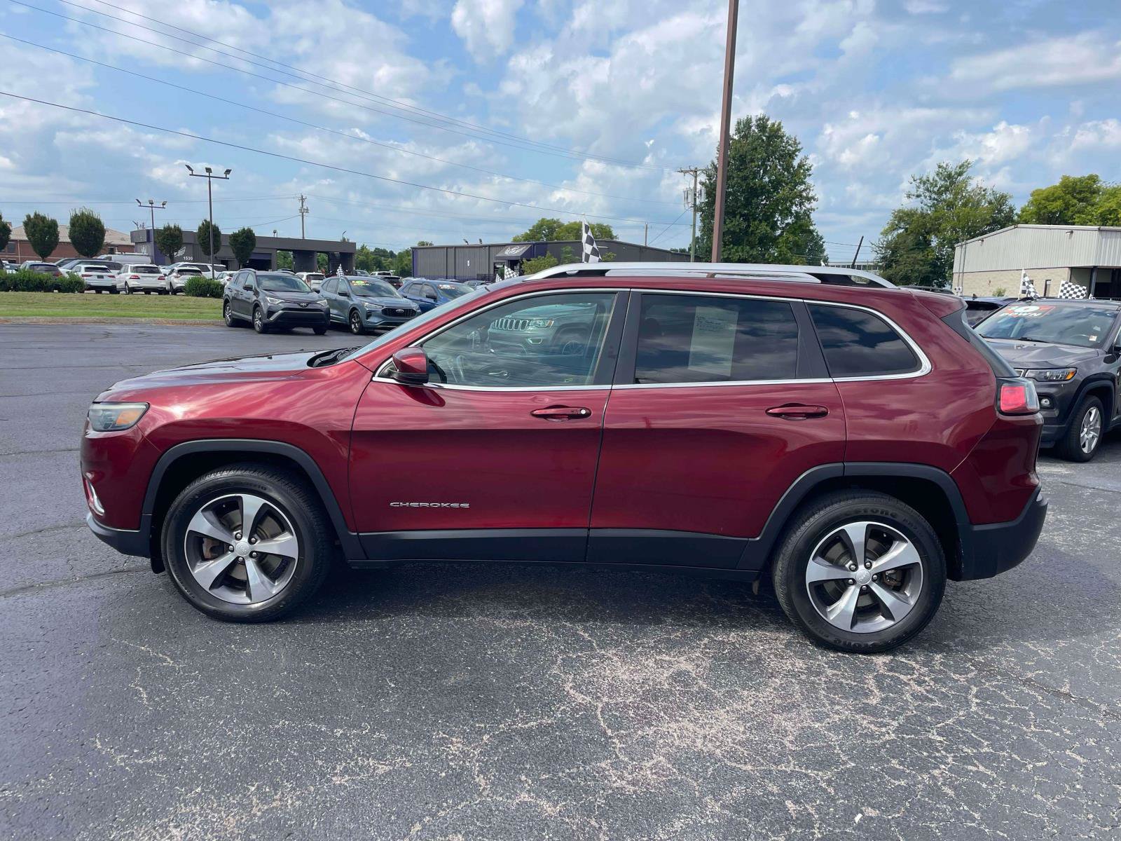 Used 2019 Jeep Cherokee Limited AWD/4WD image 4