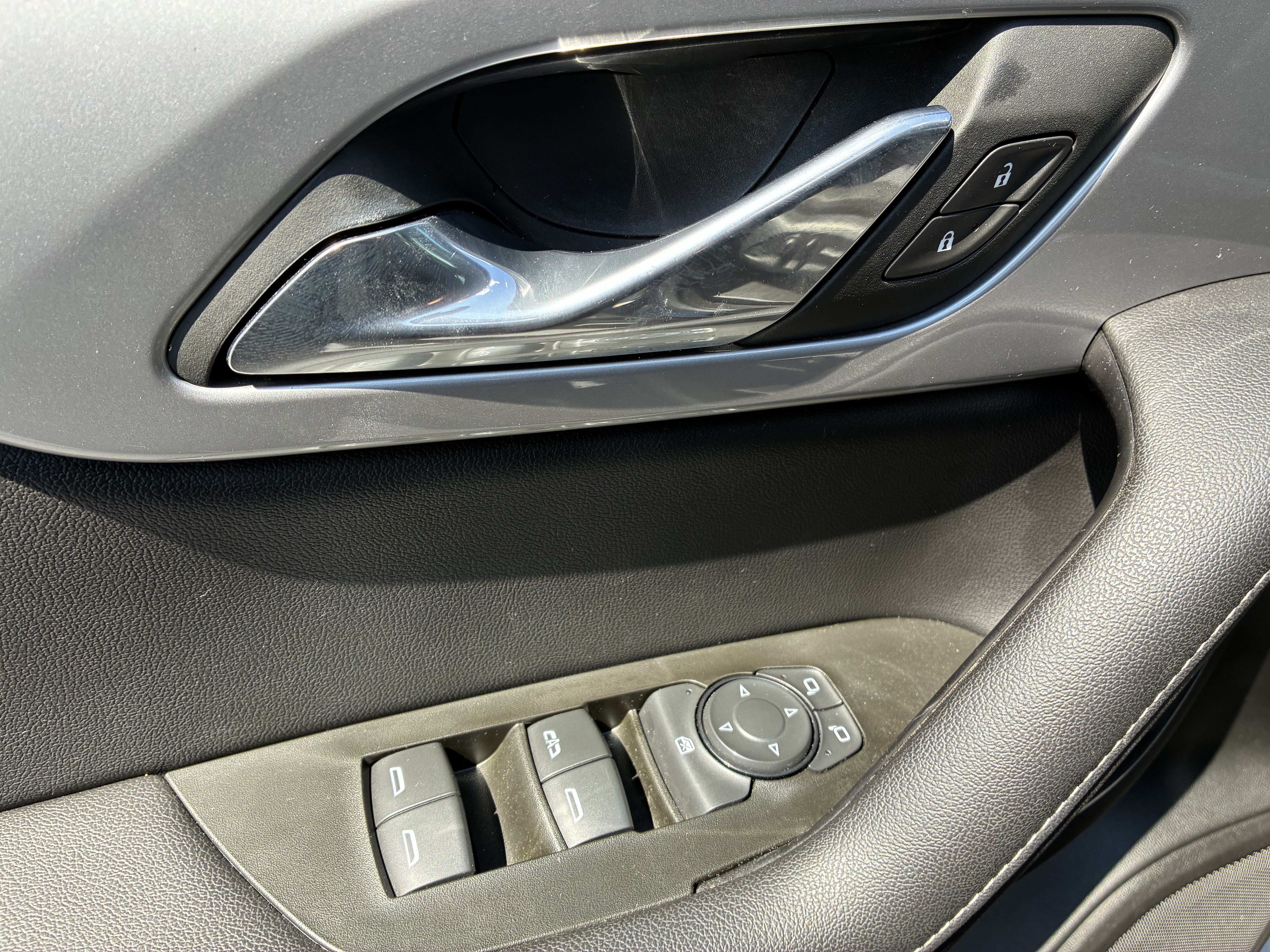 Used 2023 Chevrolet Blazer LT FWD image 23