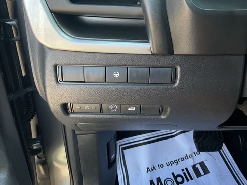 Used 2025 Nissan Rogue SV FWD image 23