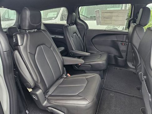 New 2026 Chrysler Voyager LX image 34