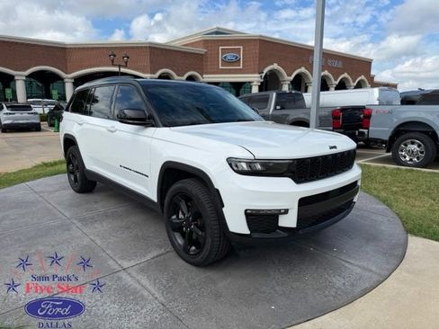 Used 2023 Jeep Grand Cherokee L Limited w/ Black Appearance Package AWD/4WD image 1