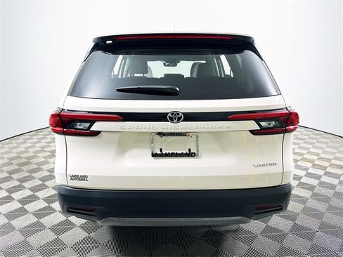 Used 2024 Toyota Grand Highlander XLE image 4