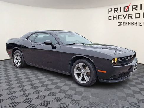 Used 2020 Dodge Challenger SXT RWD image 2