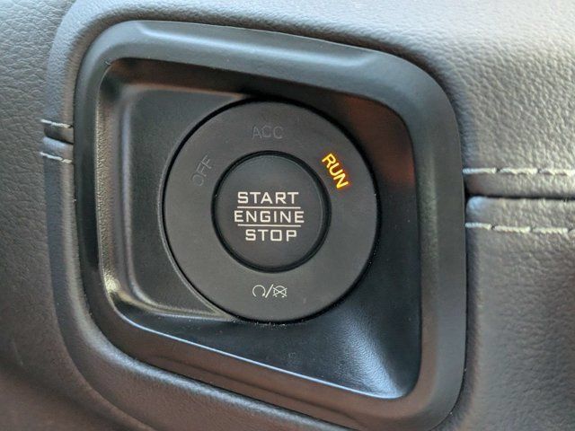 Used 2025 Jeep Wrangler Unlimited Rubicon AWD/4WD image 29