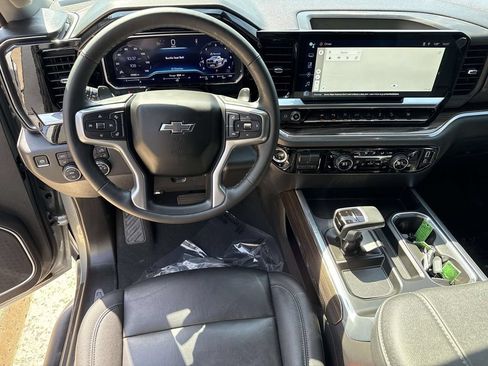 Used 2024 Chevrolet Silverado 1500 LT Trail Boss w/ LT Trail Boss Premium Package AWD/4WD image 30