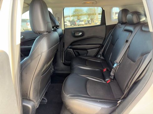 Used 2021 Jeep Compass Latitude image 9