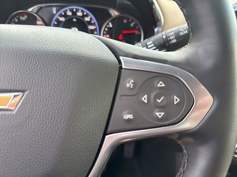 Used 2023 Chevrolet Traverse Premier FWD image 18