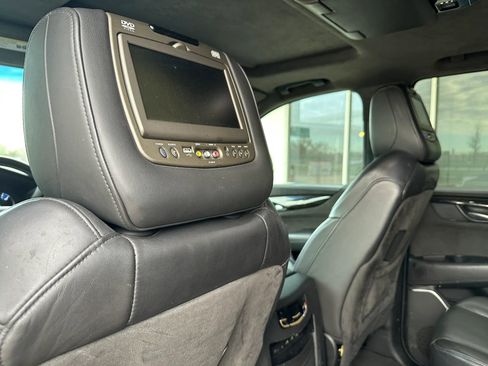 Used 2019 Cadillac Escalade ESV Platinum AWD/4WD image 16