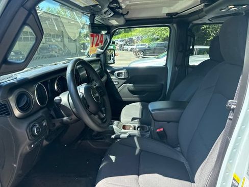 Used 2023 Jeep Wrangler Unlimited AWD/4WD image 14