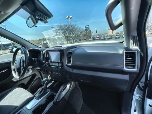 Used 2024 Nissan Frontier SV image 26
