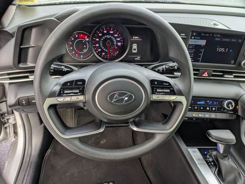 Used 2021 Hyundai Elantra SEL image 13