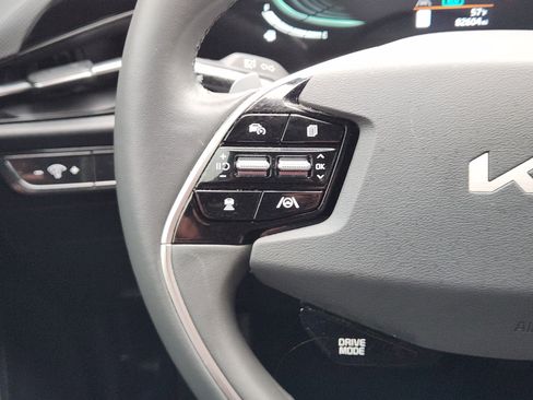Used 2023 Kia Niro EX image 35