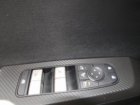 New 2025 Mitsubishi Outlander SE image 19