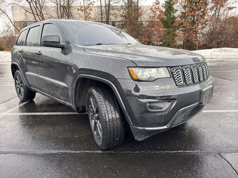 Used 2019 Jeep Grand Cherokee Altitude image 2