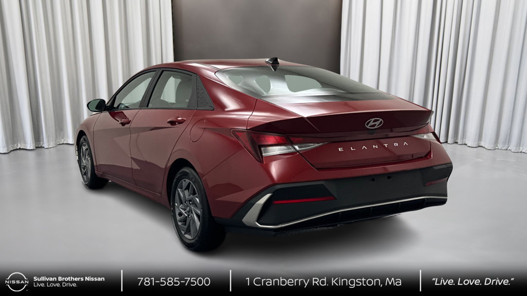Used 2024 Hyundai Elantra SEL FWD image 7