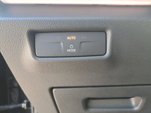 New 2025 Volkswagen Tiguan SE image 27