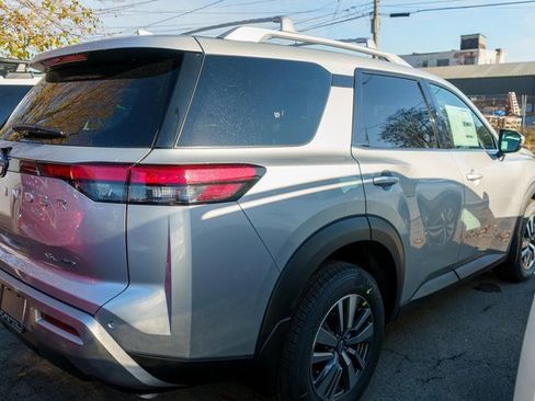 New 2025 Nissan Pathfinder SL image 4