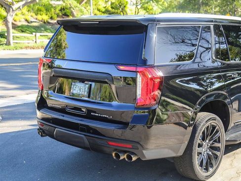 Used 2021 GMC Yukon Denali w/ LPO, Illumination Package AWD/4WD image 10