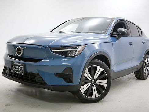 Certified 2023 Volvo C40 Recharge Core w/ Climate Package image 2