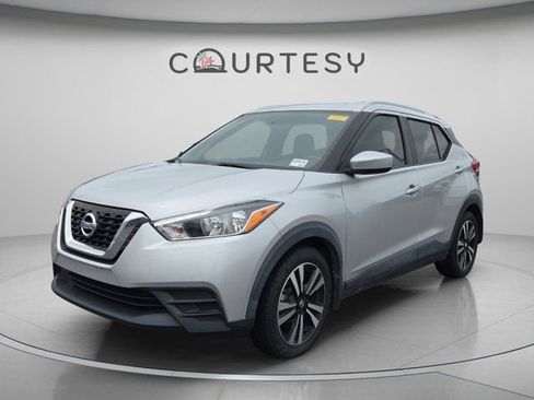Used 2019 Nissan Kicks SV FWD image 1