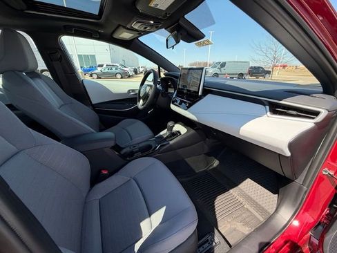 Used 2025 Toyota Corolla SE w/ SE Premium Package image 23