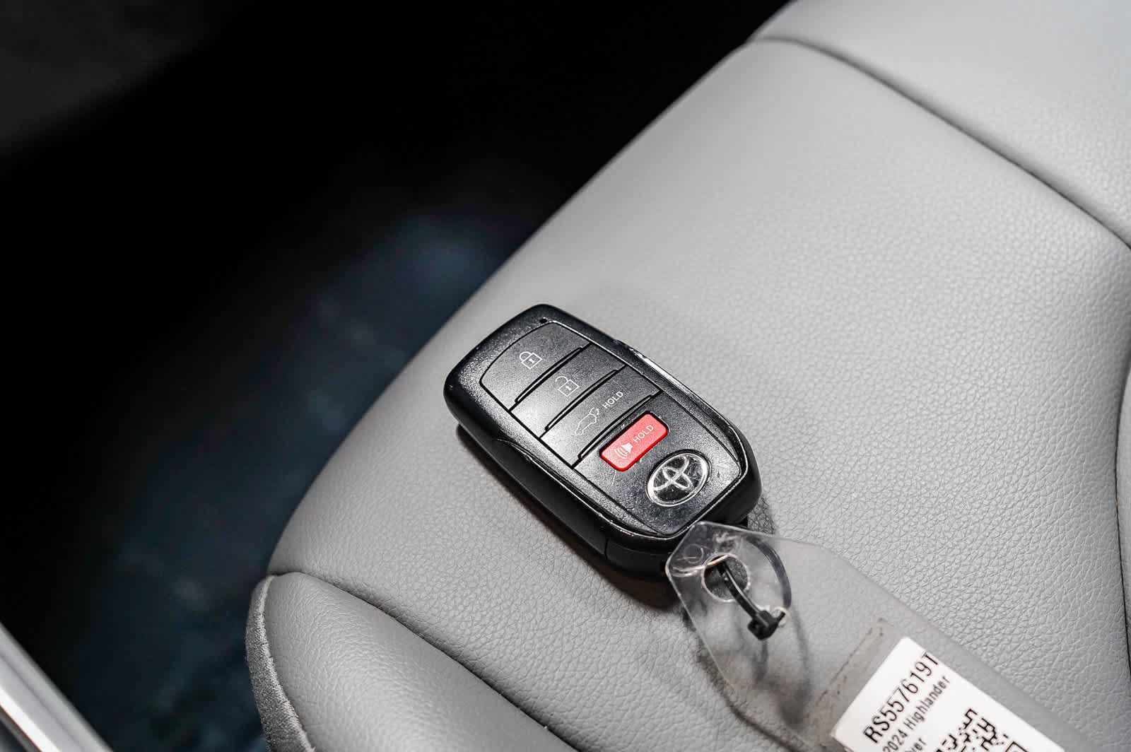 Used 2024 Toyota Highlander XLE AWD/4WD image 29