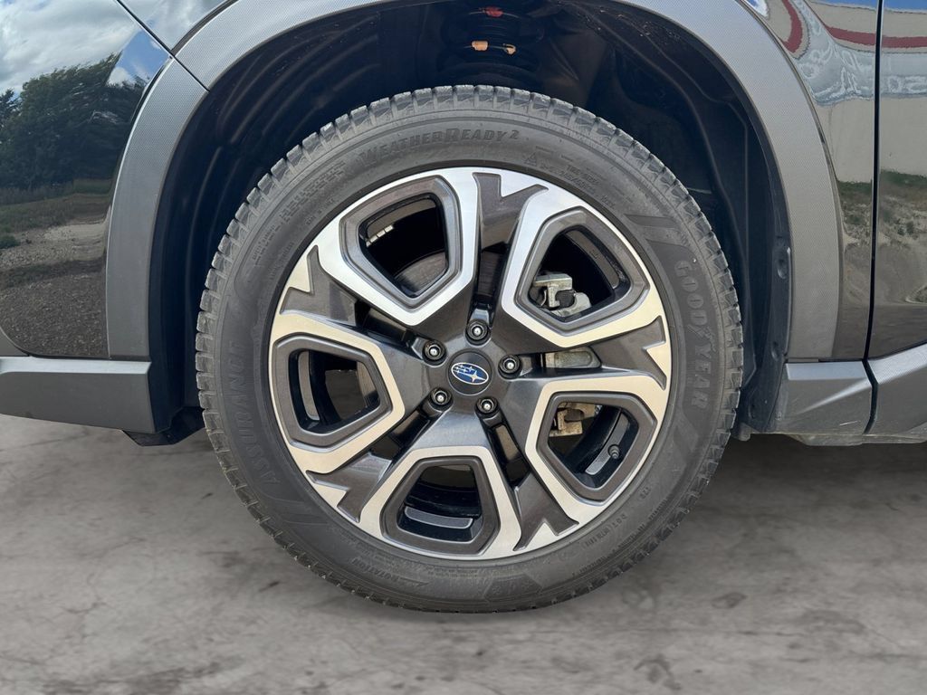 Used 2023 Subaru Ascent Limited w/ Technology Package AWD/4WD image 9