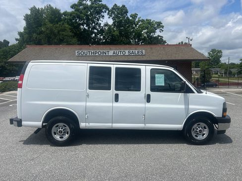 Used 2019 GMC Savana 2500 w/ Driver Convenience Package RWD image 2