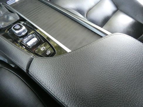 Used 2020 Volvo XC90 T6 Momentum image 58