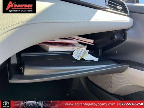 Certified 2022 Toyota Camry LE image 38