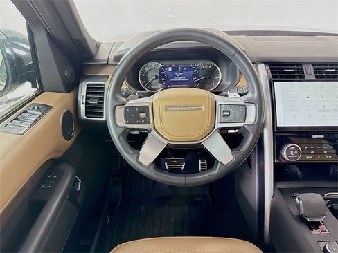 Used 2023 Land Rover Discovery Metropolitan Edition image 25