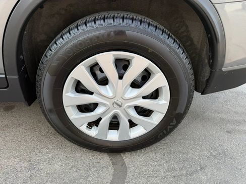 Used 2016 Nissan Rogue S AWD/4WD image 40