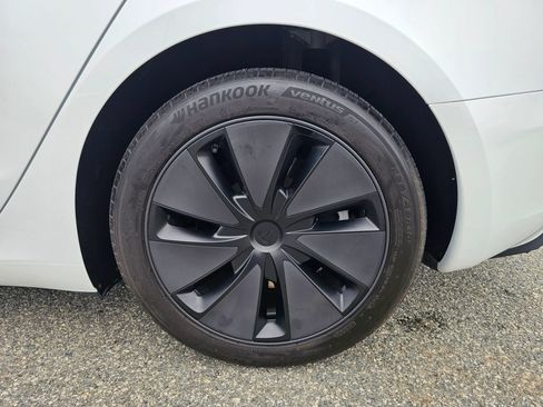 Used 2024 Tesla Model 3 Long Range RWD image 31